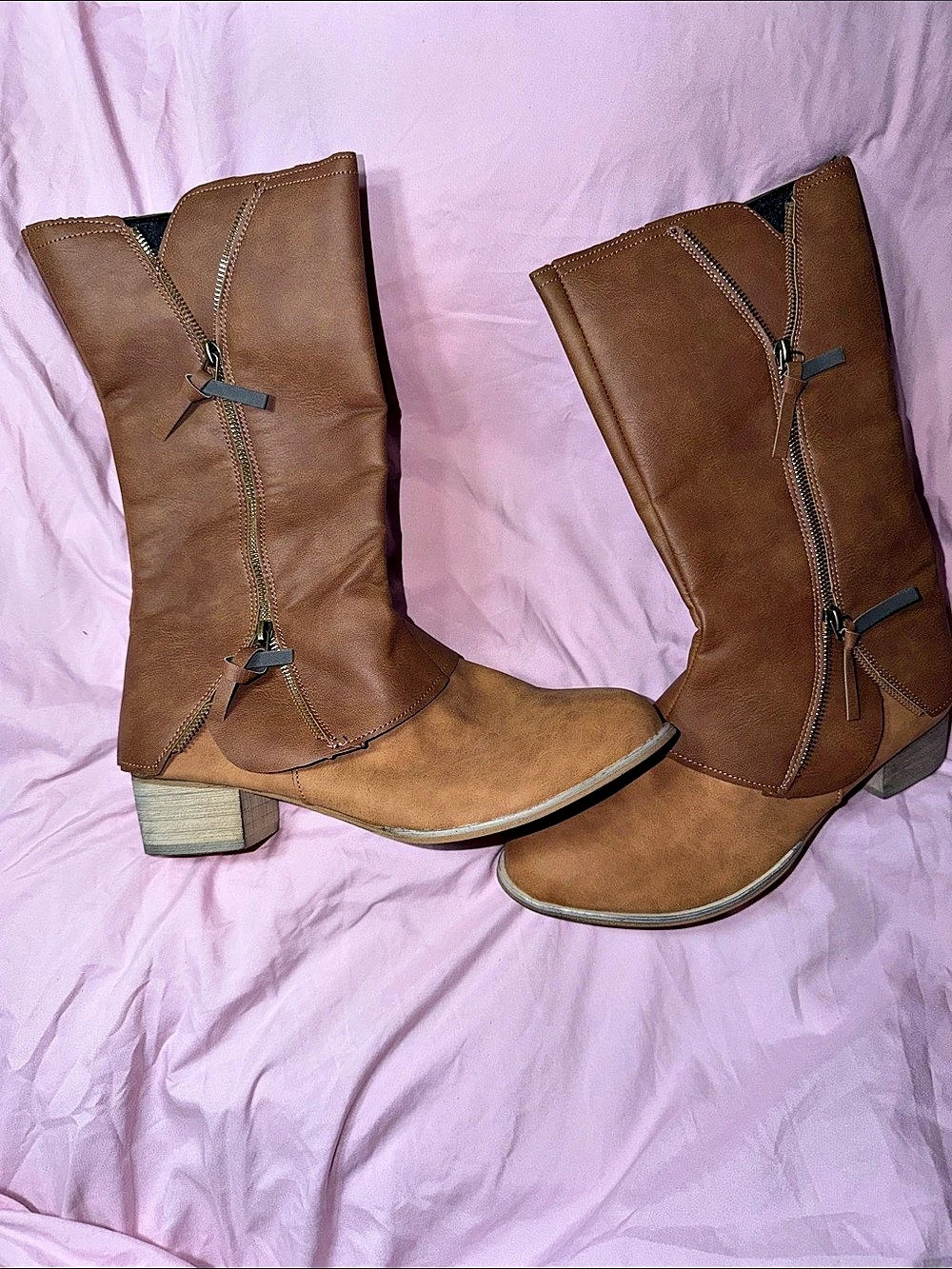 Women's Brown Heeled Boots - Picture 3 of 4